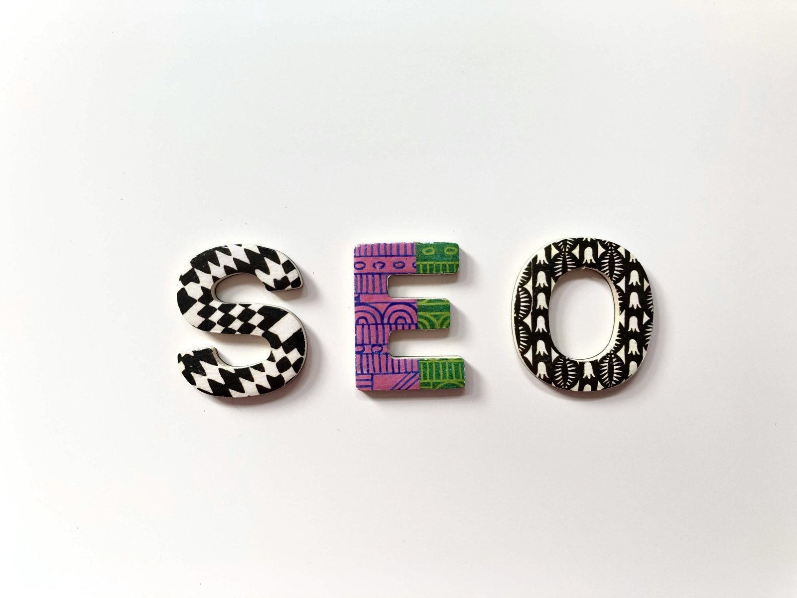 Ilustración con las letras SEO